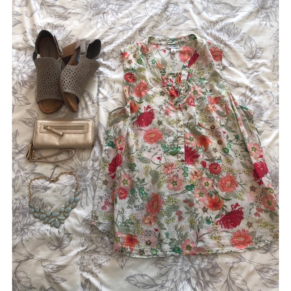 Floral tank top with pocket